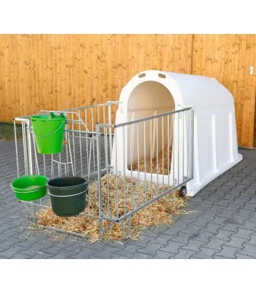 Budka dla cieląt z wygrodzeniem lekkim