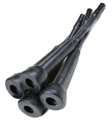 Komplet czterech gum strzykowych o średnicy 8 mm, stosowanych w dojarkach do krów.