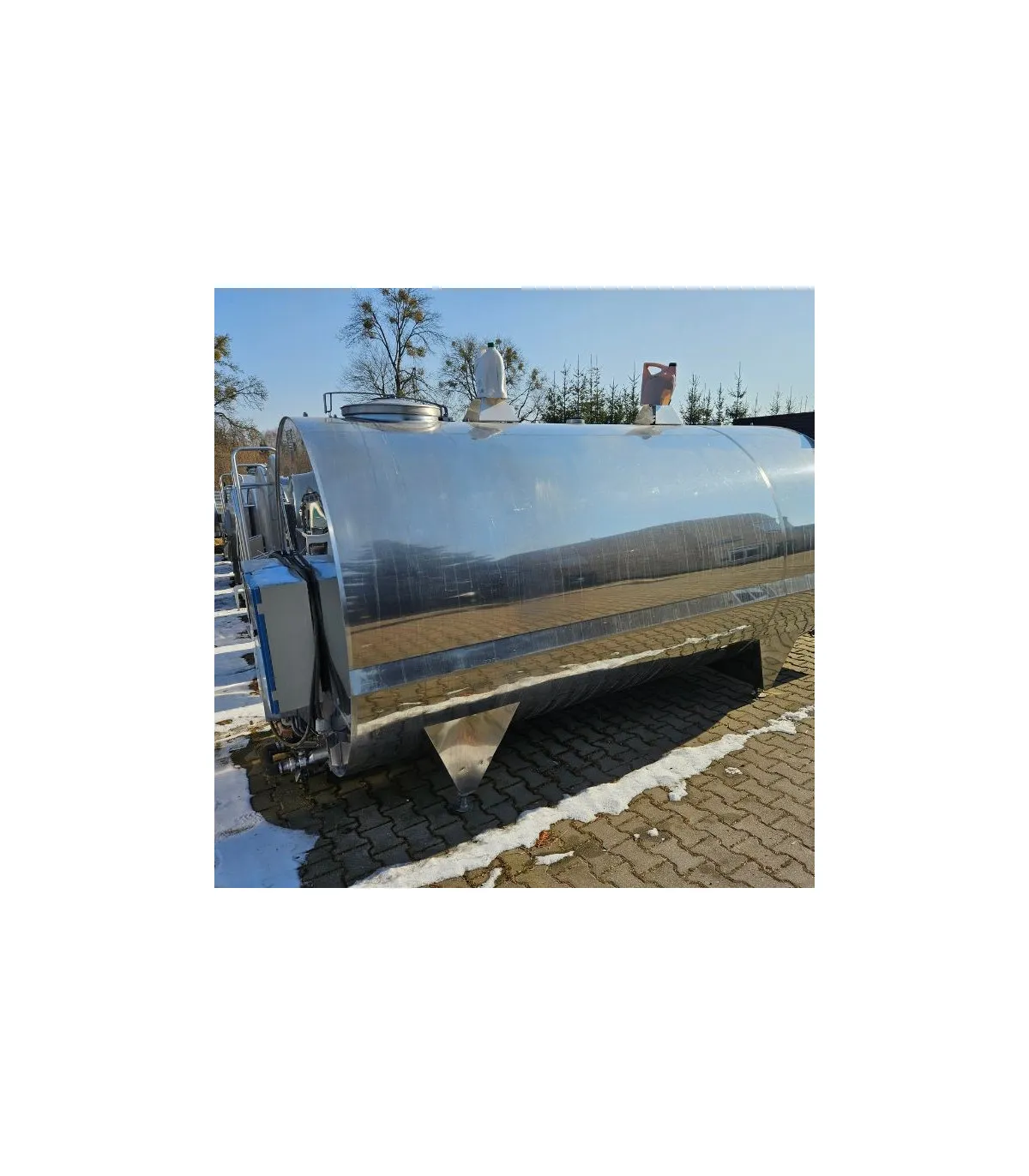 Schładzalnik do mleka JAPY Kryos CFSTE 7000 L – widok z boku zbiornika