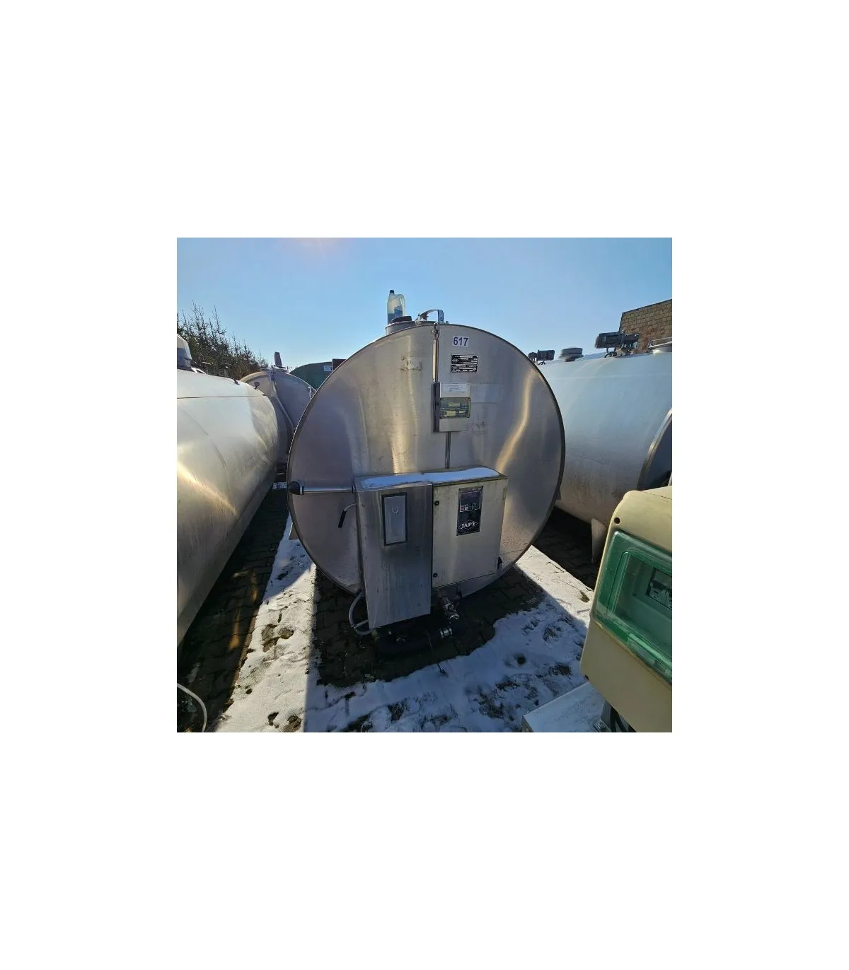 drugi egzemplarz zbiornika do mleka 6000L JAPY Kryos – widok z przodu