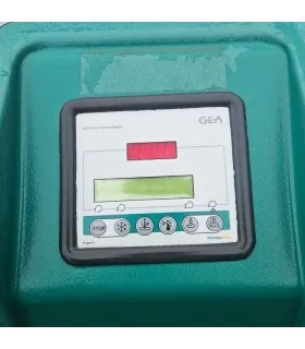 Sterownik GEA TCool z przyciskami programów mycia i chłodzenia – panel kontrolny schładzalnika mleka.