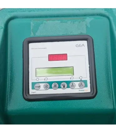 Sterownik GEA TCool z przyciskami programów mycia i chłodzenia – panel kontrolny schładzalnika mleka.