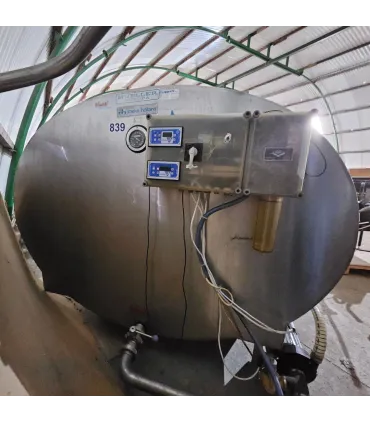 Frontowy widok zbiornika MUELLER O-1125 – pojemność 4380L, stal nierdzewna