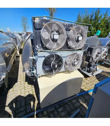 Tył zbiornika JAPY 4200L – widoczny układ chłodniczy 2 x 4531 KOMPAKT