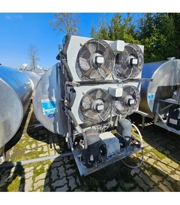 Tył zbiornika SERAP FIRST SE – widoczne przyłącza i agregaty