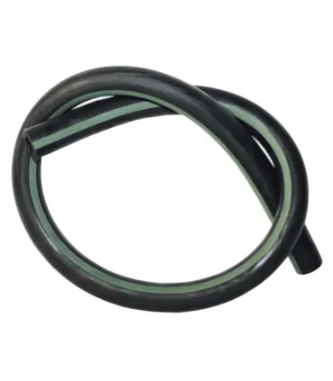 Gumowy wąż mleczny GEA o wymiarach 14x5,75 mm, z zielonym paskiem wzdłuż długości.