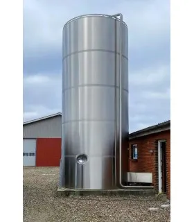 Silos chłodniczy Milkplan MP Silo – zainstalowany przy gospodarstwie mlecznym