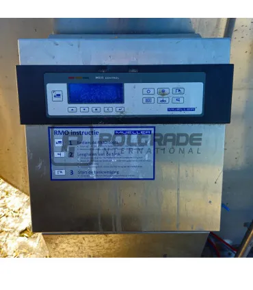 Zbliżenie na sterownik MIII Tank Control Mueller, schładzalnik mleka