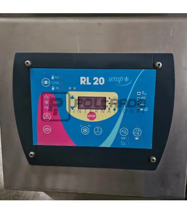 Zbliżenie na elektroniczny panel i sterownik chłodzenia RL20 schładzalnika SERAP 8000L