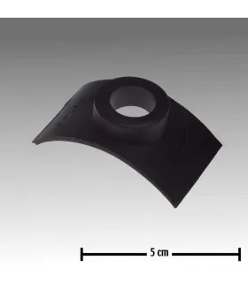 Czarna uszczelka kurka mlecznego D50 marki GEA Westfalia, na tle z miarą długości 5 cm.