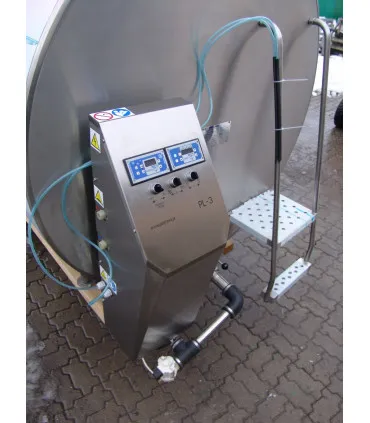 Myjnia schładzalnika mleka zainstalowana na zbiorniku