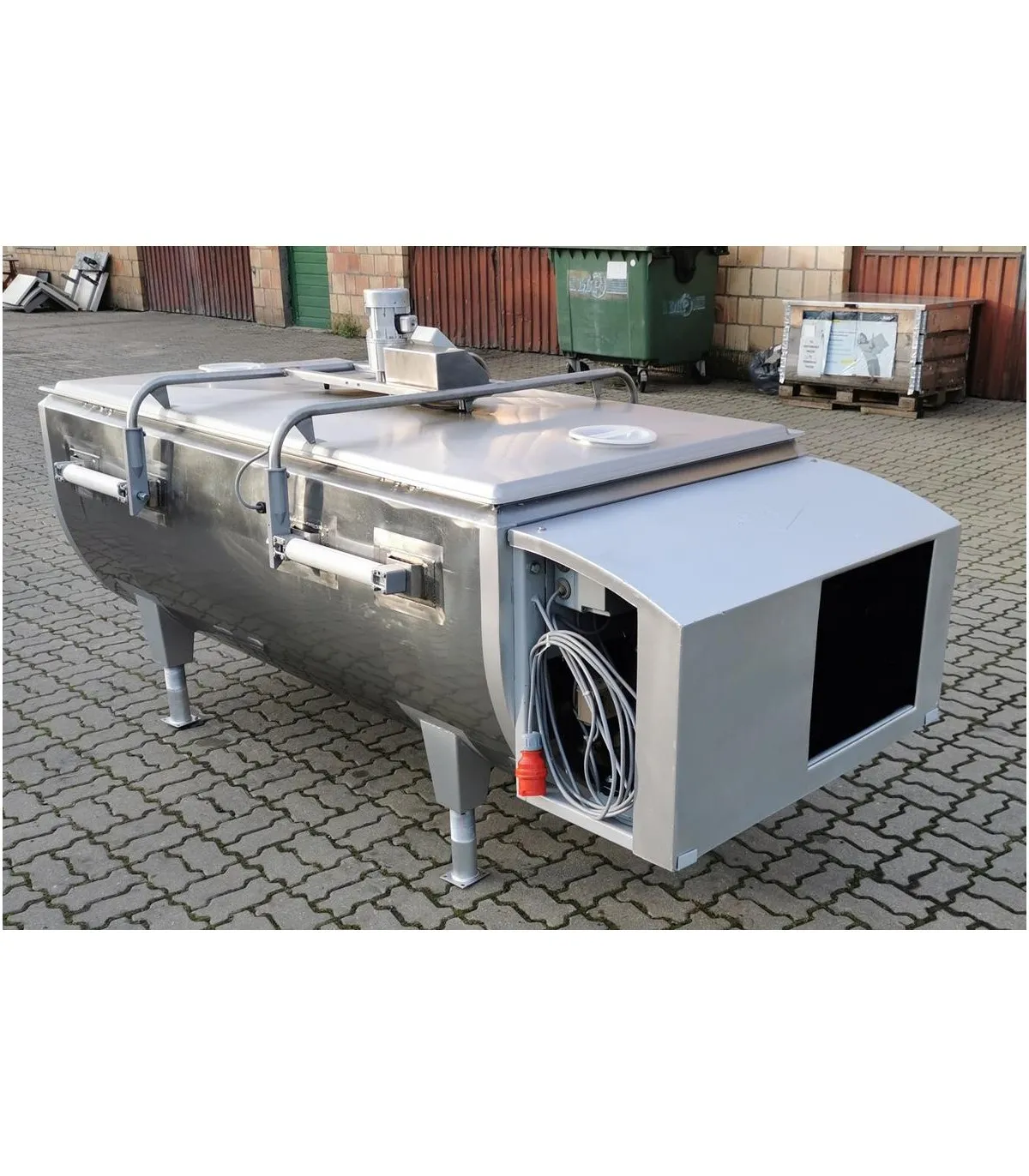 Zbiornik wanna na mleko od tyłu bok