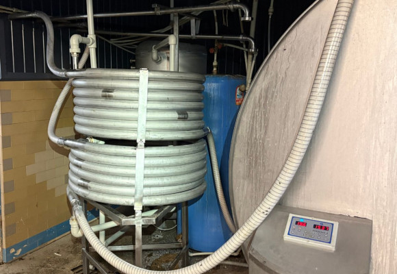 Montaż systemu wstępnego schładzania mleka „rura w rurze”