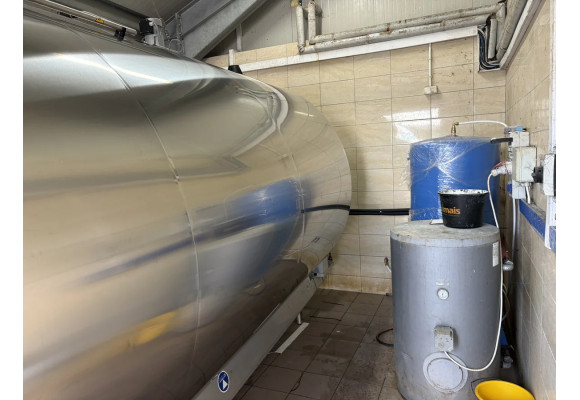 Montaż schładzalnika Wedholms 12000L - integracja z robotami udojowymi